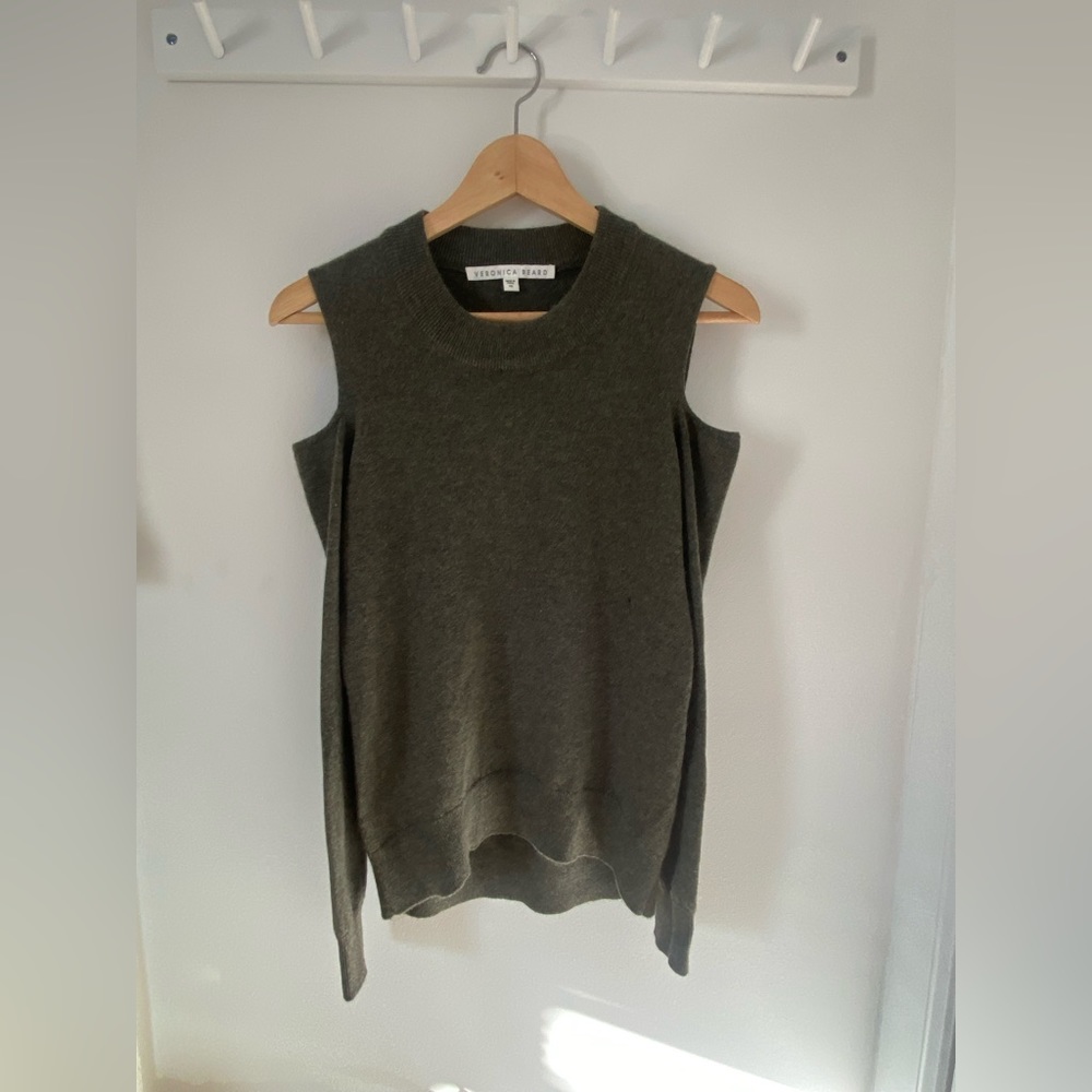 VERONICA BEARD CUT SHOULDER CASHMERE SWEATER